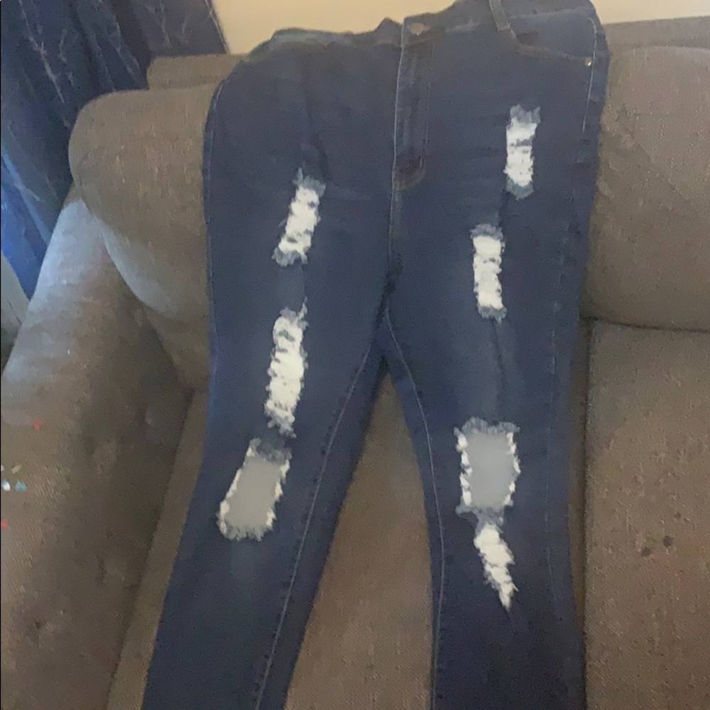 Tommy Hilfiger yellow shirt and fashion nova jeans